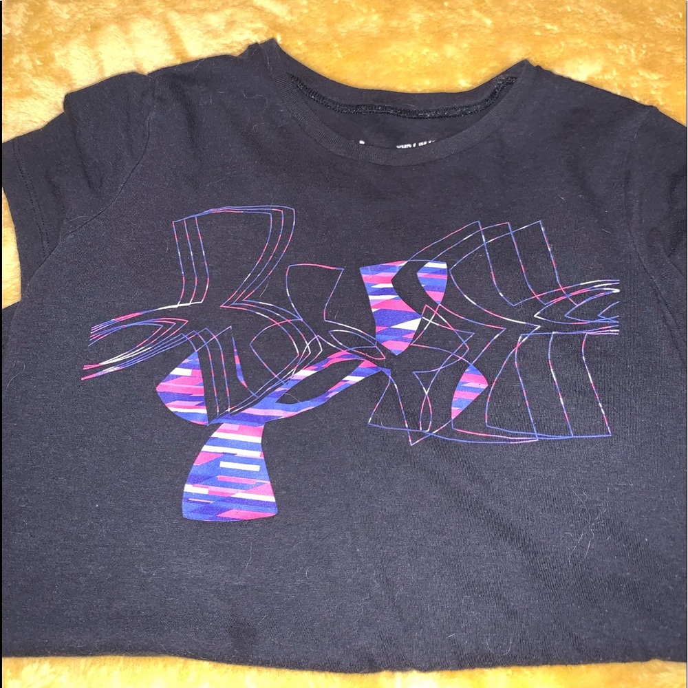 Short sleeve shirt.